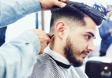 Miért érdemes meglátogatni a férfi fodrász szalonokat?
